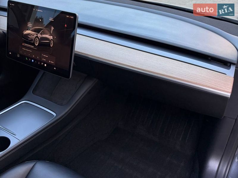 Седан Tesla Model 3 2022 в Луцьку