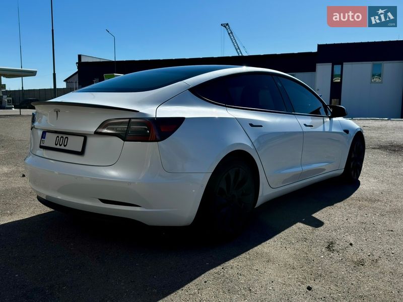 Седан Tesla Model 3 2022 в Киеве