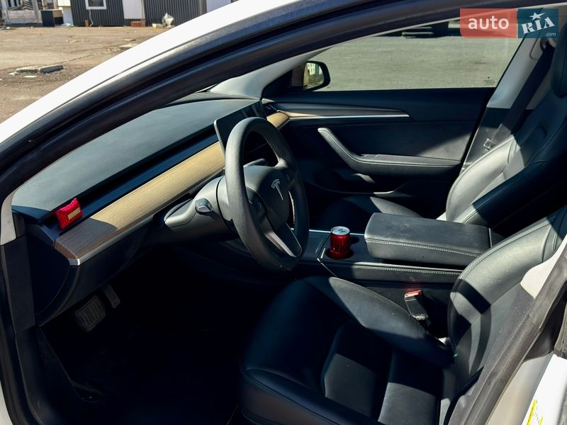 Седан Tesla Model 3 2022 в Киеве