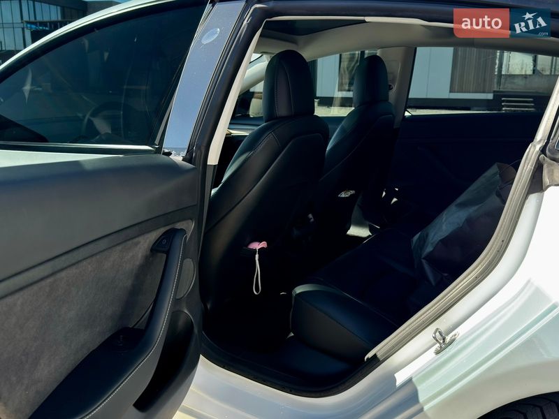 Седан Tesla Model 3 2022 в Киеве