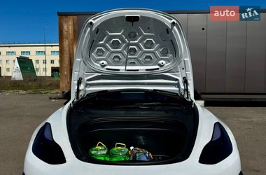 Седан Tesla Model 3 2022 в Києві