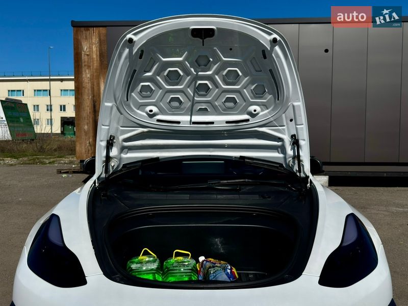 Седан Tesla Model 3 2022 в Киеве