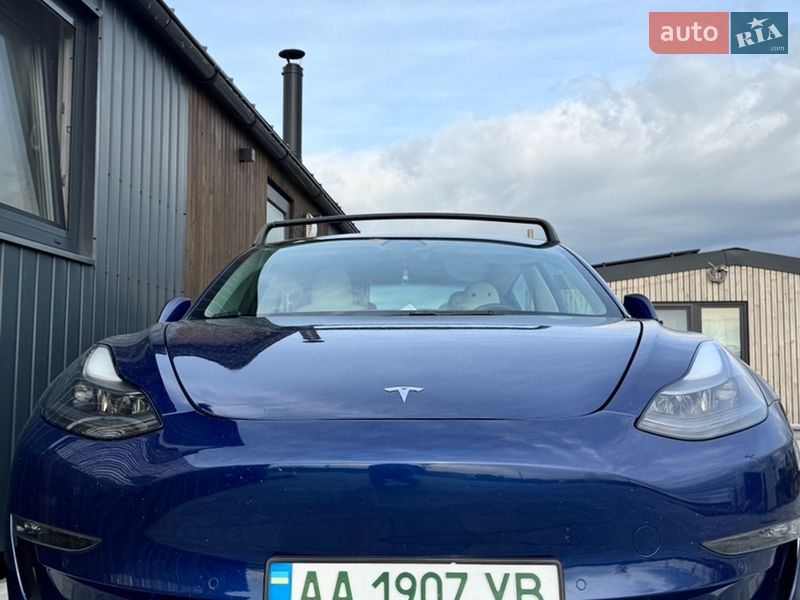 Седан Tesla Model 3 2022 в Киеве