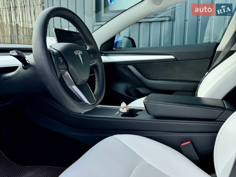 Седан Tesla Model 3 2022 в Киеве