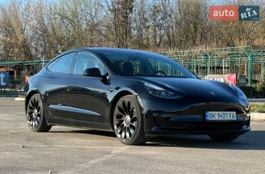 Седан Tesla Model 3 2023 в Києві