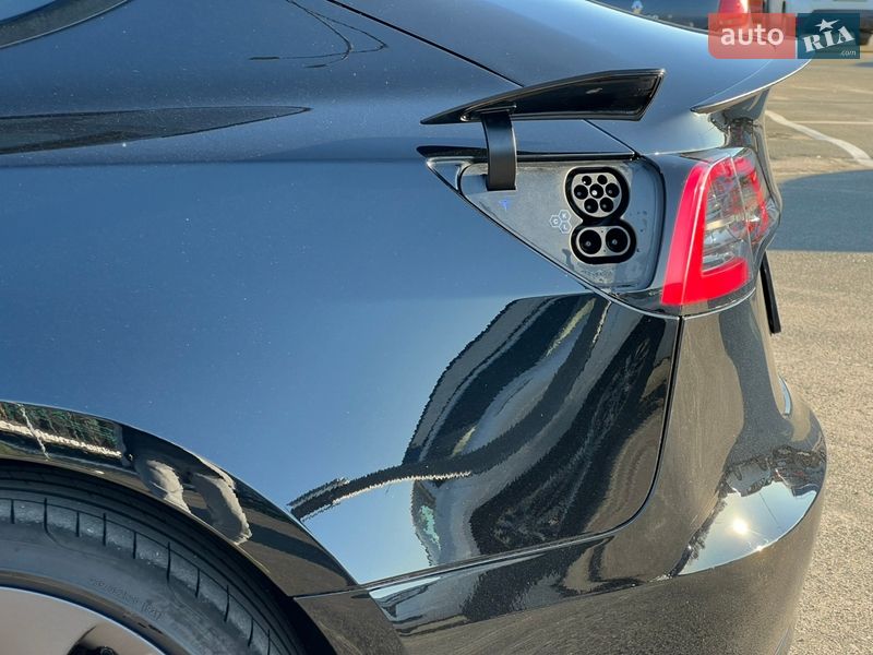 Седан Tesla Model 3 2023 в Киеве