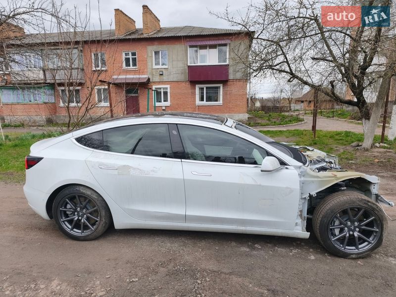 Седан Tesla Model 3 2018 в Сквире