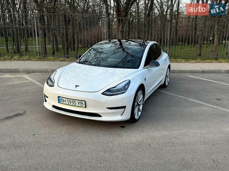 Седан Tesla Model 3 2019 в Одессе