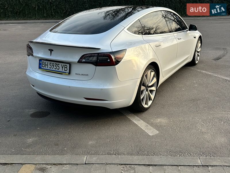 Седан Tesla Model 3 2019 в Одессе