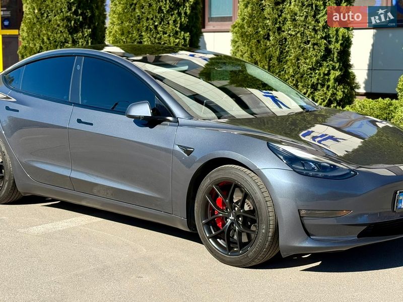 Седан Tesla Model 3 2023 в Дніпрі