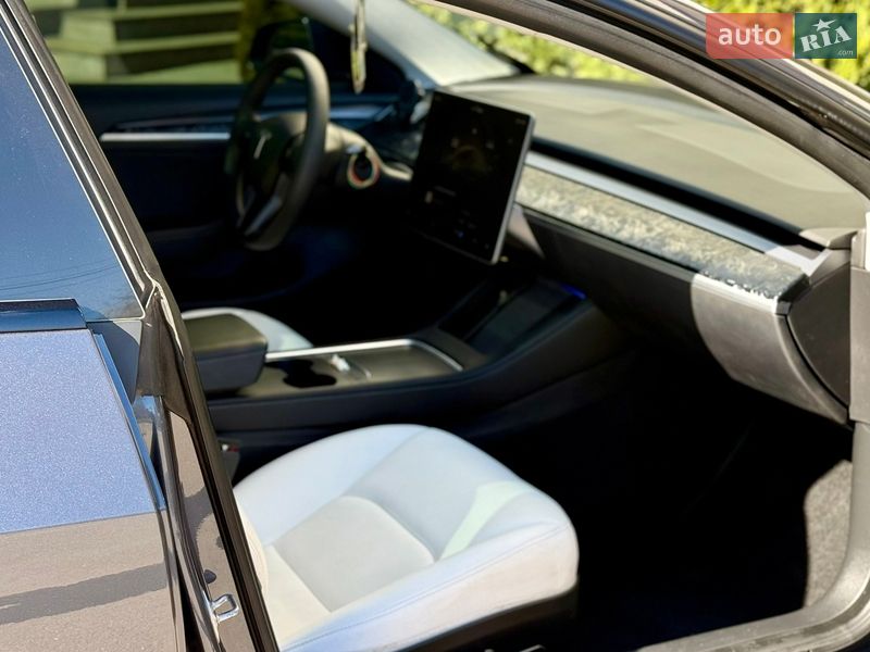 Седан Tesla Model 3 2023 в Дніпрі