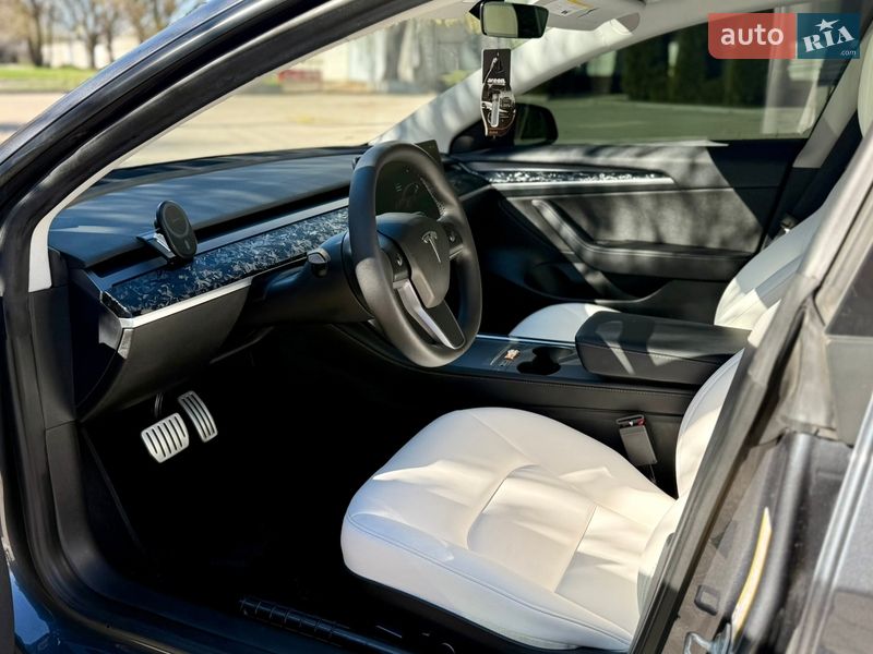 Седан Tesla Model 3 2023 в Дніпрі