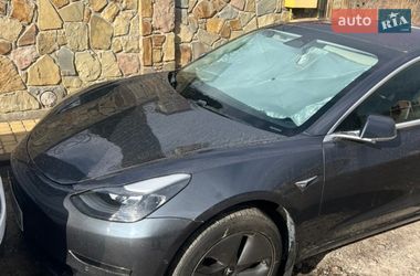Седан Tesla Model 3 2018 в Львові