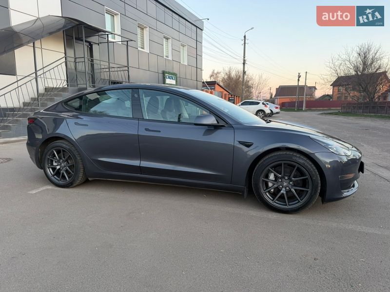 Седан Tesla Model 3 2023 в Киеве