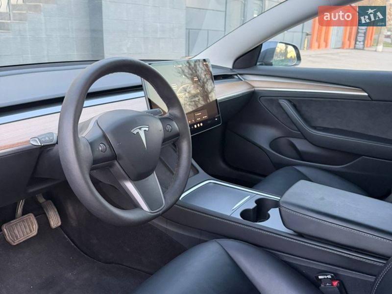 Седан Tesla Model 3 2023 в Киеве
