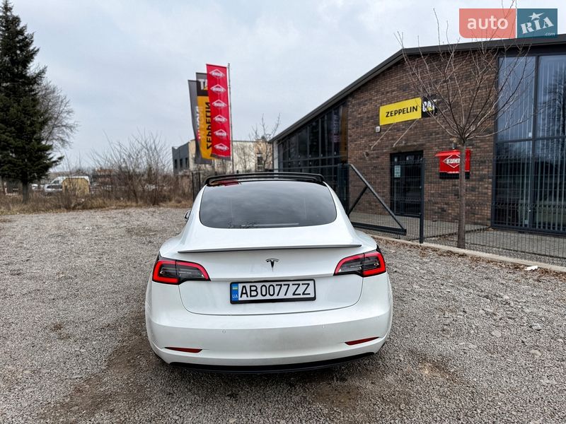 Седан Tesla Model 3 2021 в Виннице