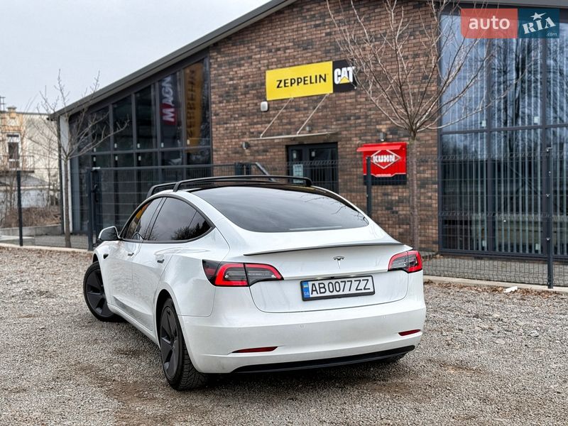 Седан Tesla Model 3 2021 в Виннице