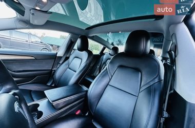 Седан Tesla Model 3 2021 в Виннице