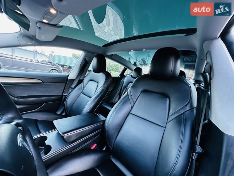 Седан Tesla Model 3 2021 в Виннице