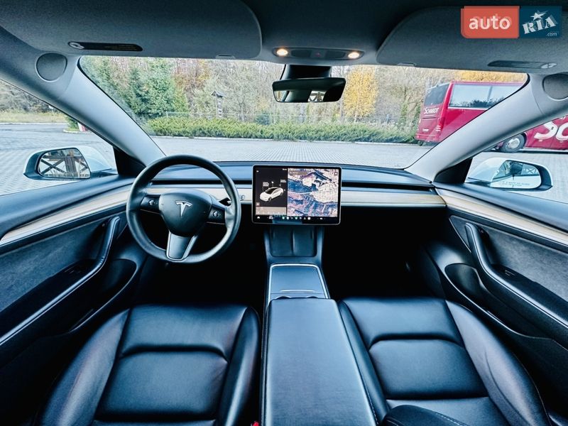 Седан Tesla Model 3 2021 в Виннице