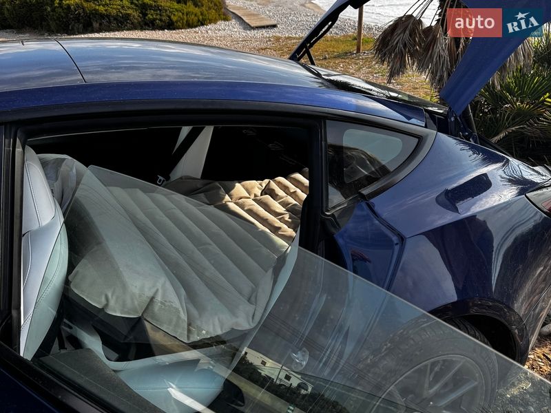 Седан Tesla Model 3 2022 в Киеве