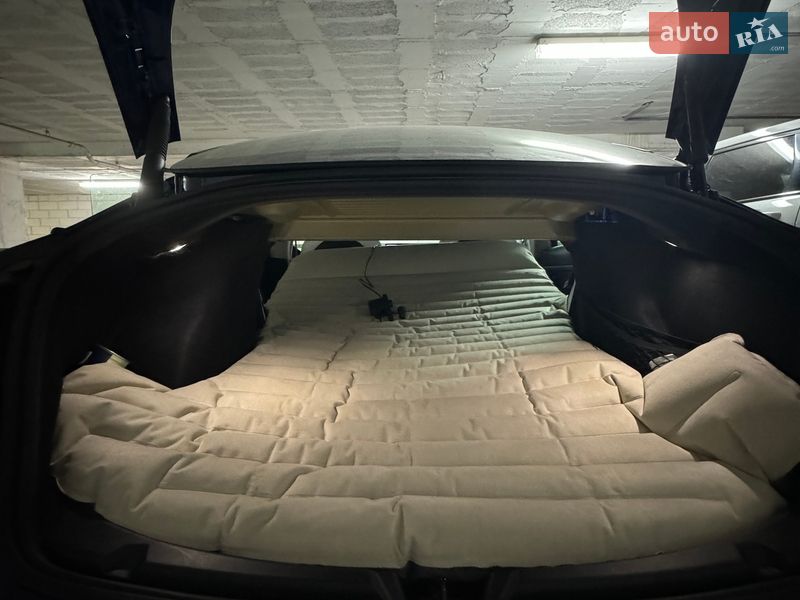 Седан Tesla Model 3 2022 в Киеве