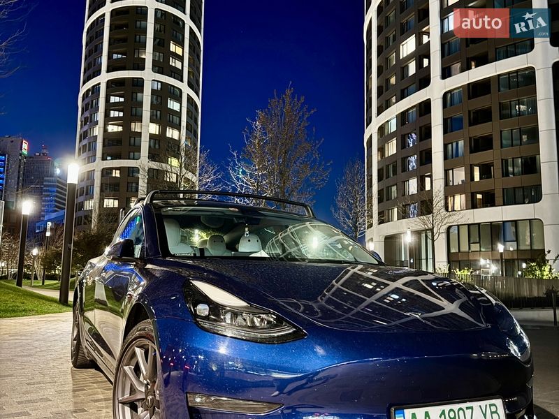 Седан Tesla Model 3 2022 в Киеве