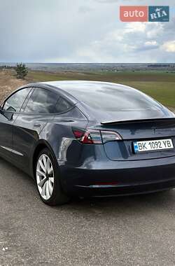 Седан Tesla Model 3 2018 в Ровно