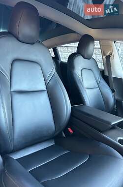 Седан Tesla Model 3 2018 в Ровно