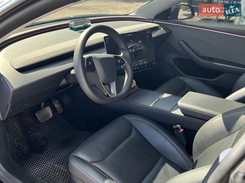 Седан Tesla Model 3 2024 в Валках