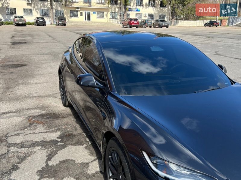 Седан Tesla Model 3 2024 в Валках