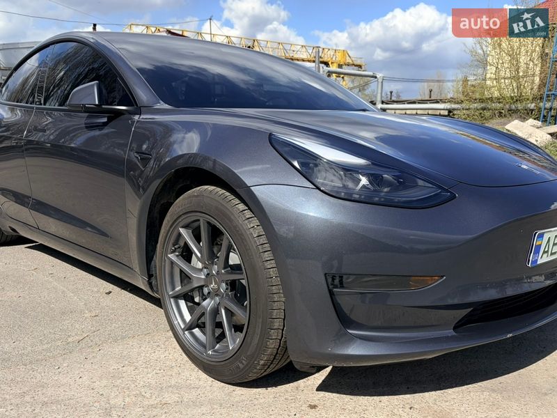 Седан Tesla Model 3 2023 в Днепре