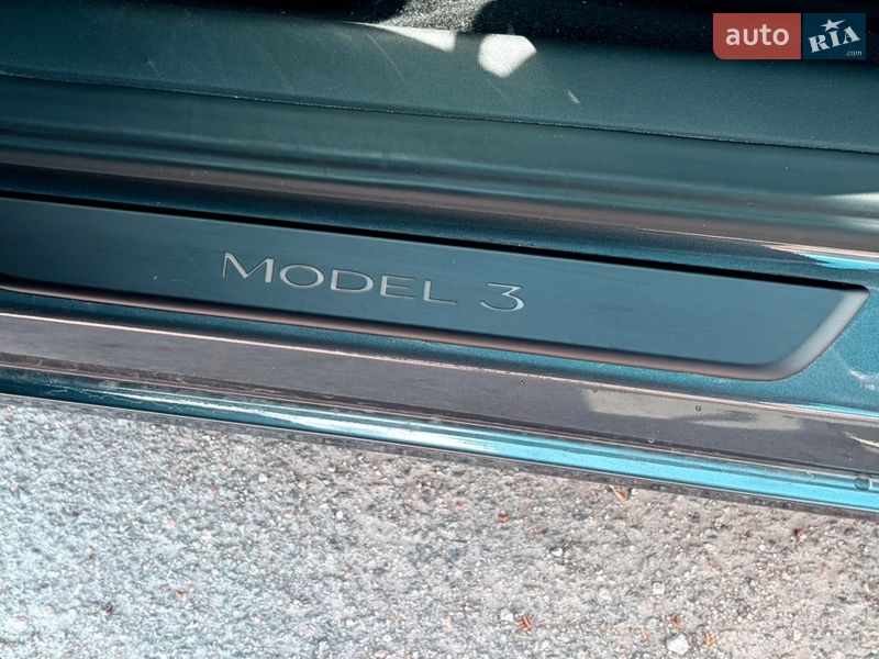 Седан Tesla Model 3 2023 в Днепре
