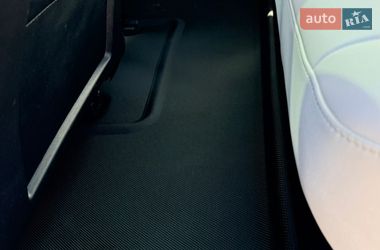 Седан Tesla Model 3 2021 в Львове