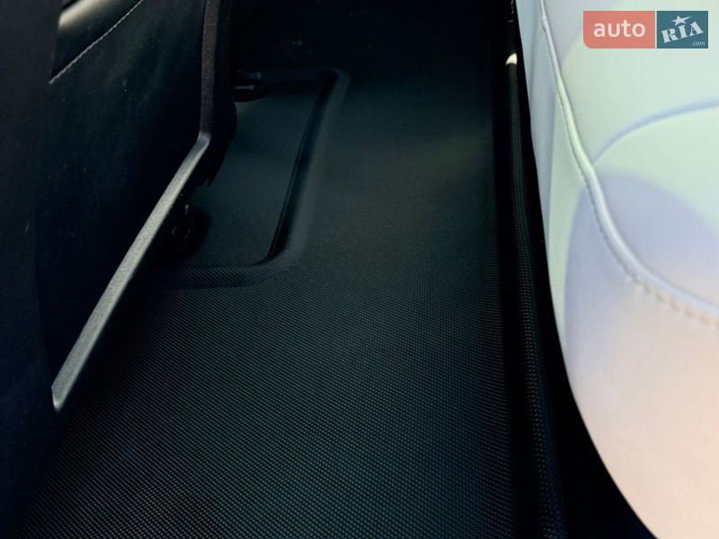 Седан Tesla Model 3 2021 в Львове