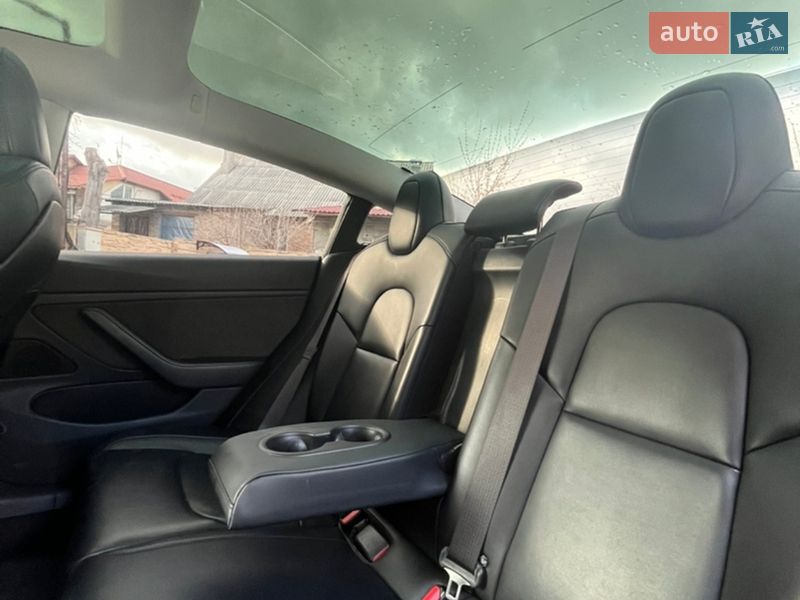 Седан Tesla Model 3 2018 в Ирпене
