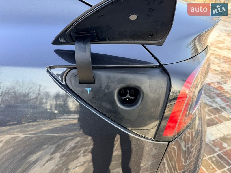 Седан Tesla Model 3 2024 в Кропивницком