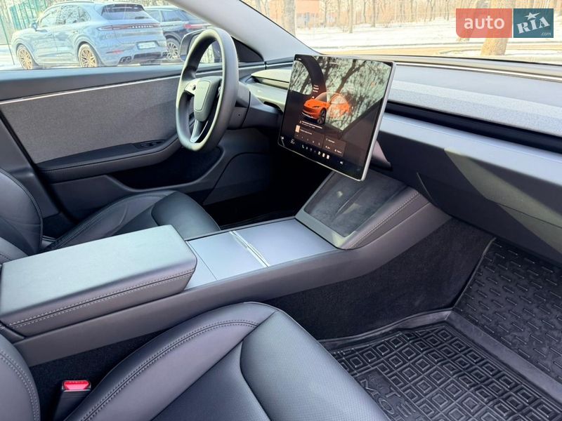 Седан Tesla Model 3 2024 в Кропивницком