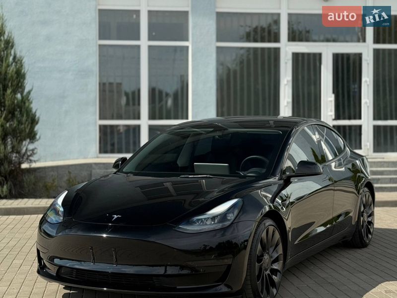 Седан Tesla Model 3 2023 в Житомире