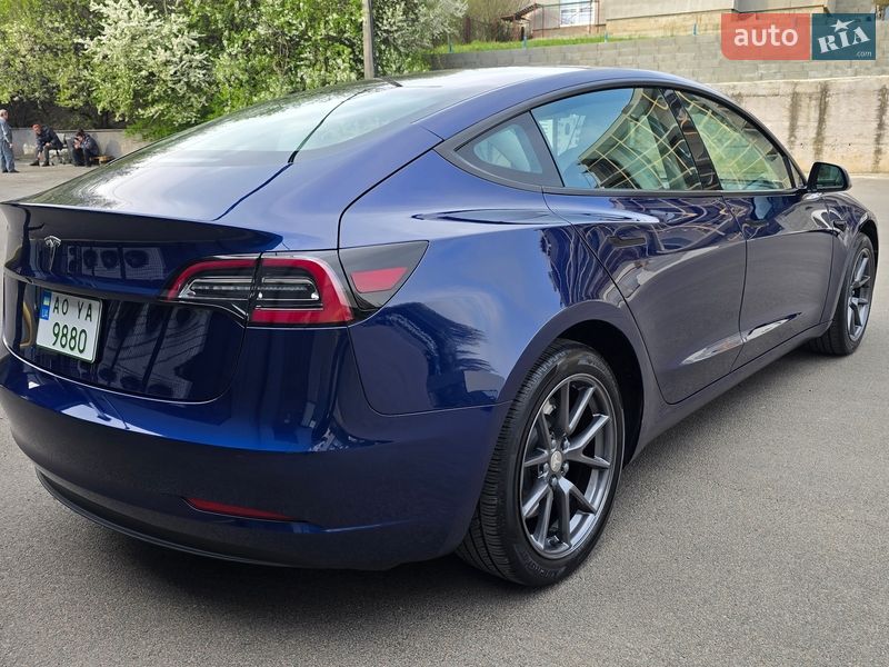 Седан Tesla Model 3 2023 в Ужгороді