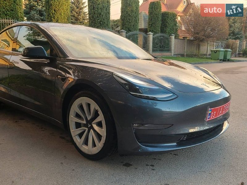 Седан Tesla Model 3 2021 в Луцке