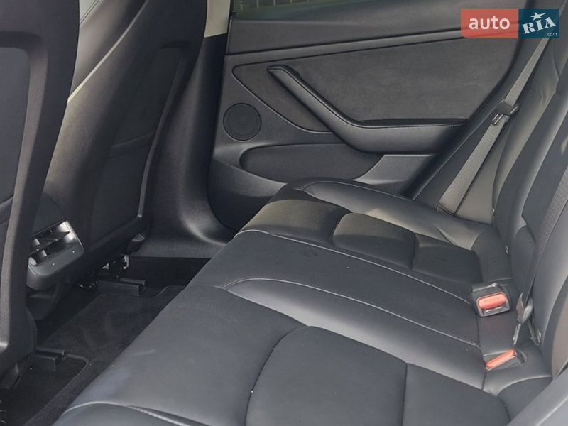 Седан Tesla Model 3 2021 в Луцке