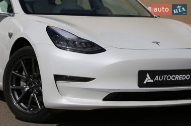 Седан Tesla Model 3 2020 в Киеве