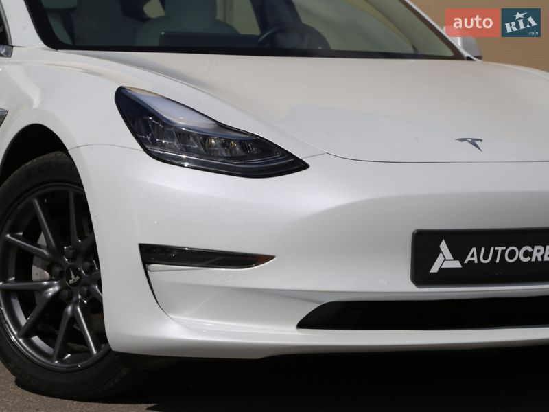 Седан Tesla Model 3 2020 в Киеве