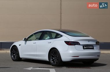 Седан Tesla Model 3 2020 в Киеве