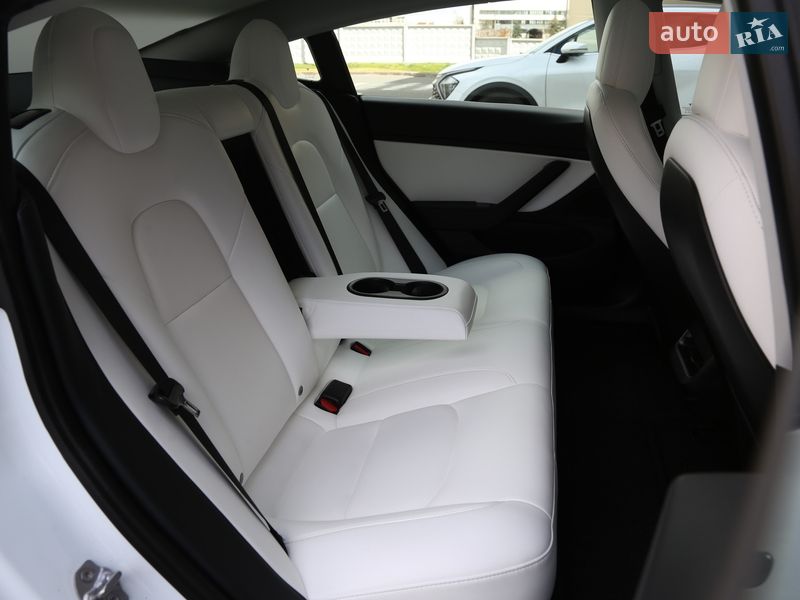 Седан Tesla Model 3 2020 в Киеве