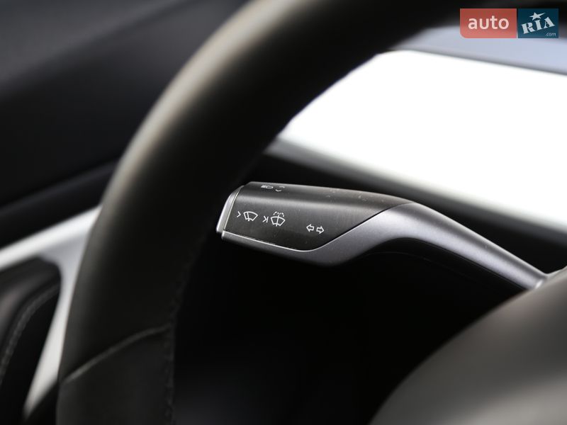 Седан Tesla Model 3 2020 в Киеве