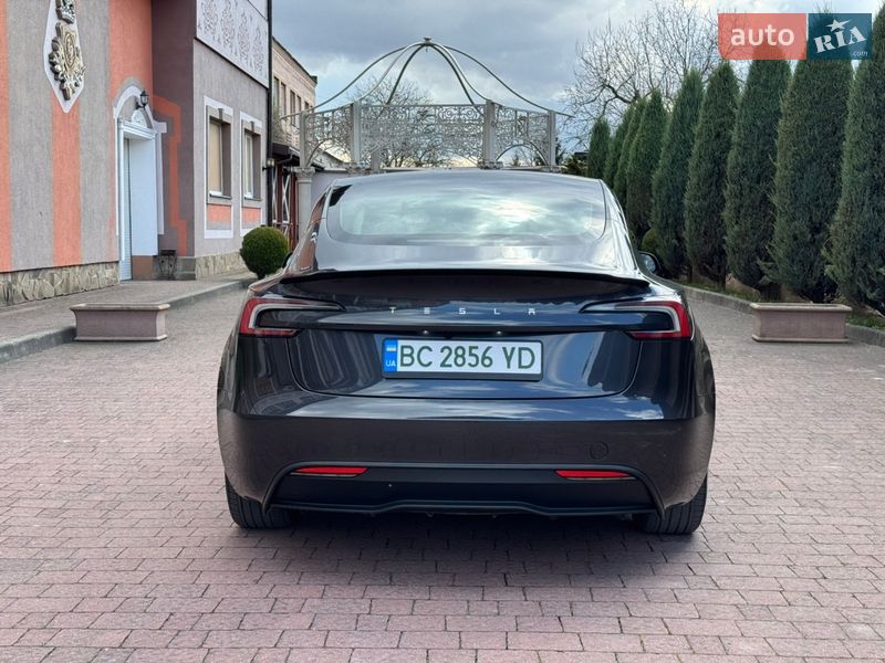 Седан Tesla Model 3 2024 в Стрые