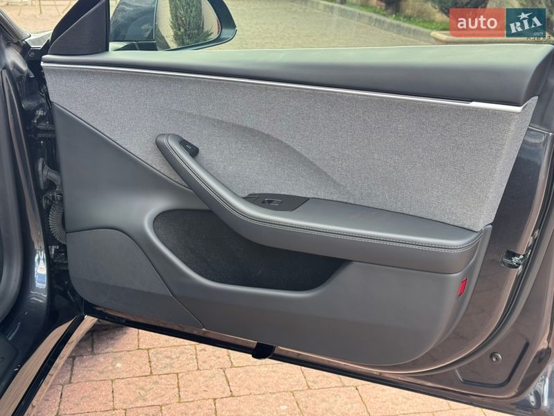 Седан Tesla Model 3 2024 в Стрые