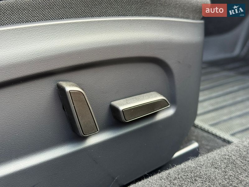 Седан Tesla Model 3 2024 в Стрые